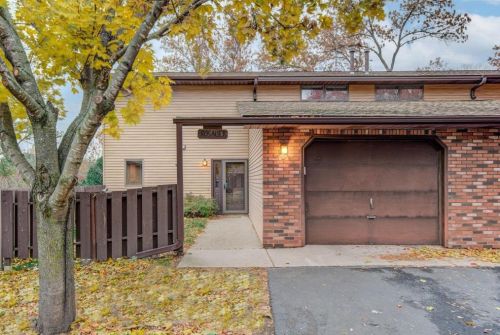 434 11th St, New Johannesburg, WI 54017-2381