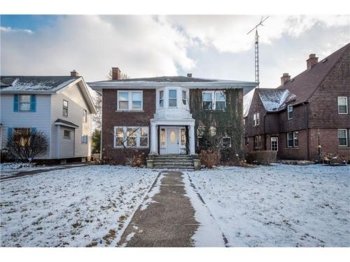 332 19th St, Canton, OH 44709-3851