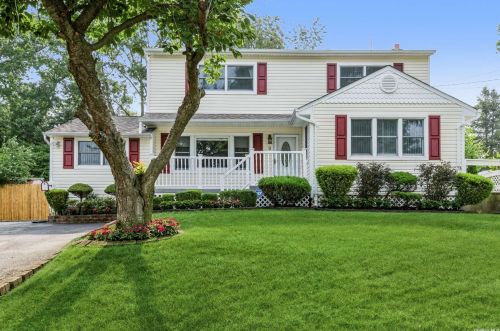 9 Stan Haven Pl, Elwood, NY 11731-6527