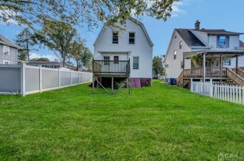 30 Freeman St, Woodbridge NJ  07095-3423 exterior