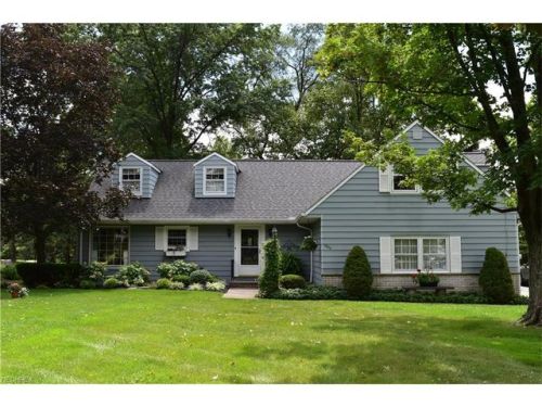 7555 Appleblossom Ln, Chesterland, OH 44026-1701