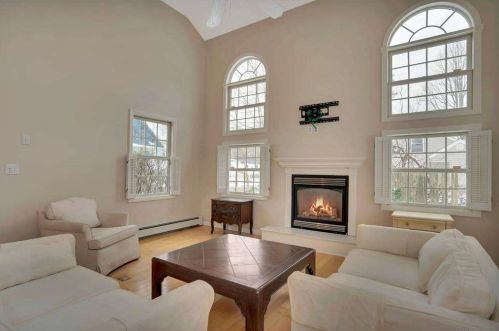 161 Melville Rd, Huntington Station, NY 11746-7624