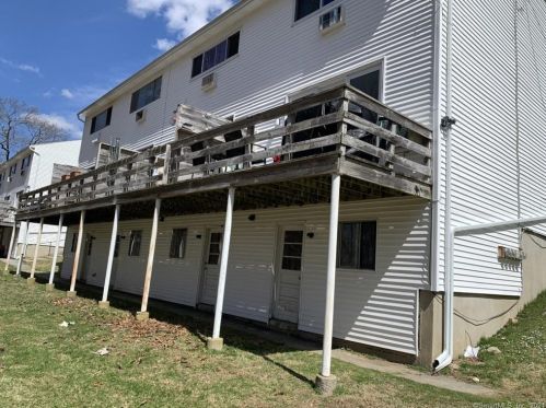 23 Allen Dr, Uncasville, CT 06382-1506