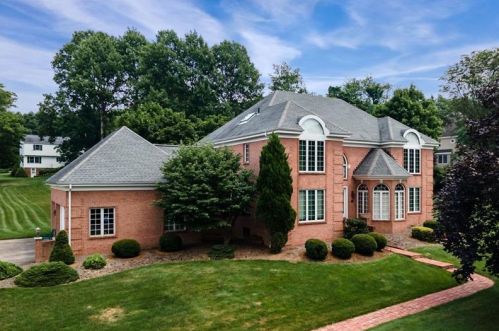 1504 Fox Chase Dr, Sewickley, PA 15143-8611
