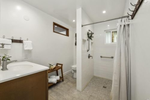 396 Pleasant Hill Rd, Sebastopol CA  95472-4020 exterior