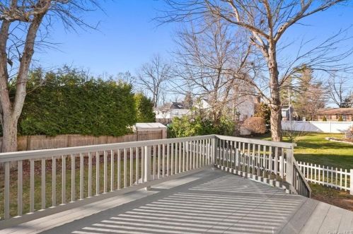 2 Tennyson St, Hartsdale NY  10530-1319 exterior