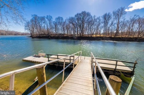 18506 Pelicans Nest Way, Leesburg VA  20176-3963 exterior