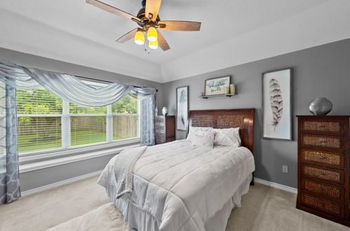 5801 Greenmeadow Dr, Argyle TX  76226-2266 exterior