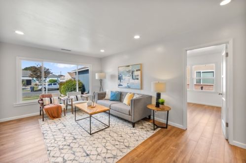 5242 Levelside Ave, Lakewood CA  90712-2224 exterior