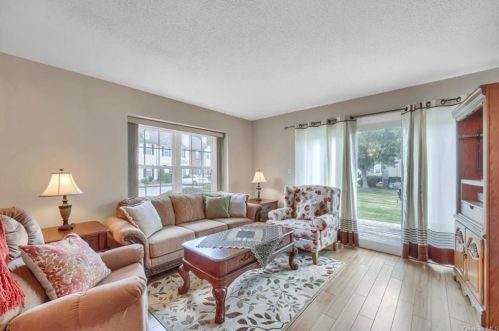 49 Matthews Ln, Washingtonville NY  10992-1202 exterior