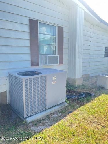 610 Dolphin Cir, Sebastian FL  32976-2591 exterior