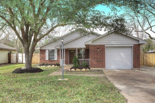 7116 Smith Dr, Hitchcock, TX 77563-3322