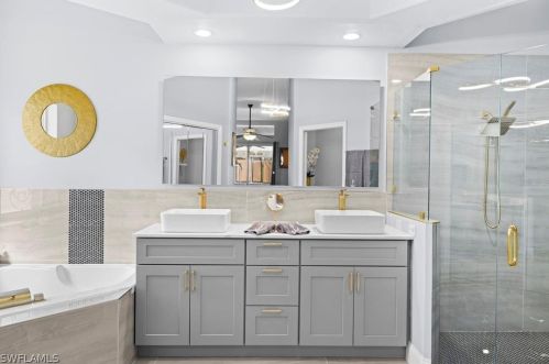 201 4th Pl, Cape Coral FL  33990-1042 exterior