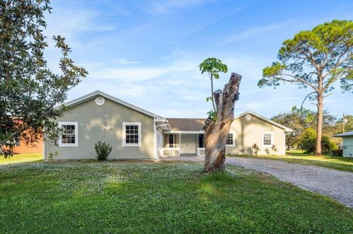 633 Larkspur Ln, Fort Pierce, FL 34983-1230