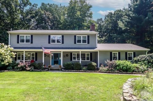 70 Friar Ln, Bridgeport, CT 06611-4053