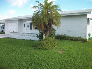 2379 9th Ave, Boynton Beach FL  33426-5313 exterior