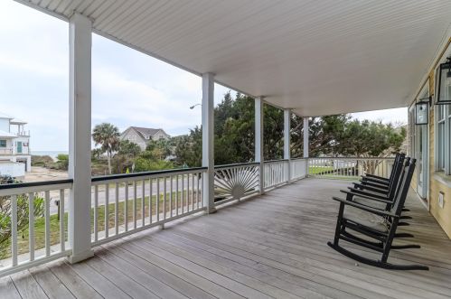 601 Ocean Blvd, Isle Of Palms SC  29451-2134 exterior