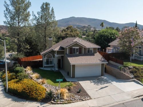 2406 Hialeah Ln, Alpine, CA 91901-3961