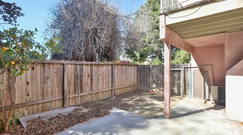 117 Racquet Clb Dr, Compton CA  90220-3181 exterior