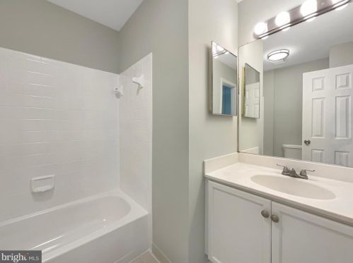 7294 Olde Lantern Way, Springfield VA  22152-3569 exterior