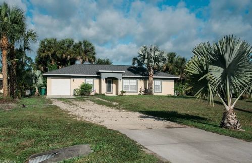 1321 9th St, Naples, FL 34117-2271