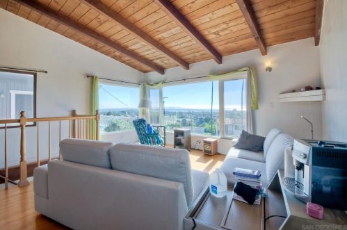 1552 Monmouth Dr, San Diego CA 92109-2247 exterior