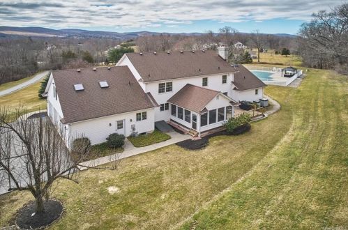 4 Nieland Dr, Warwick, NY 10990-3141