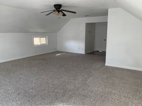 16705 Minter Ct, Santa Clarita CA  91387-3275 exterior