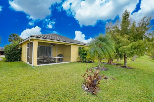 9833 Eastbrook Cir, Fort Pierce FL  34987-2431 exterior