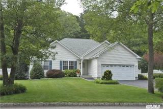 8 Tiger Ct, Yaphank, NY 11980-1704