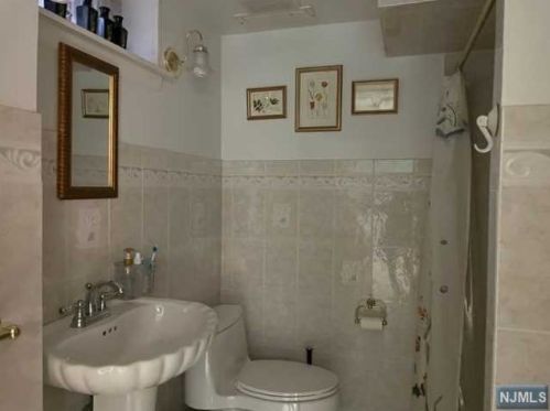 71 Jasper Ave, Teaneck NJ  07666-3816 exterior