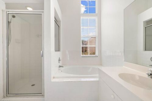 7732 Gardner Dr, Naples FL 34109-0624 exterior