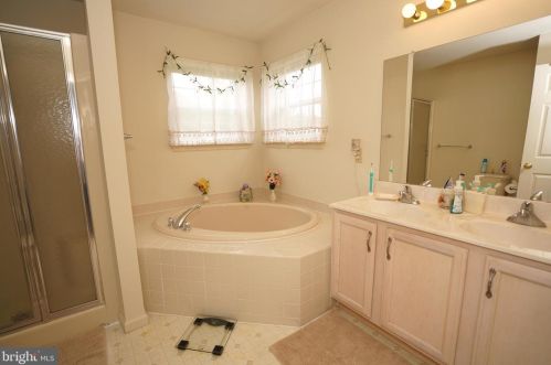 1941 Canyon Creek Rd, Gilbertsville PA  19525-7002 exterior