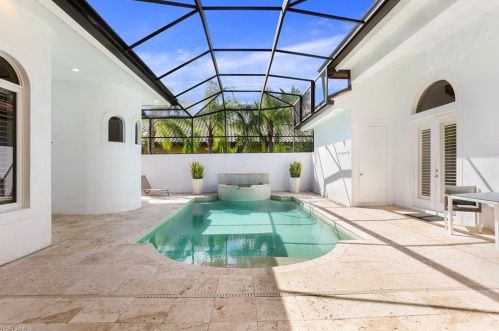 9045 Shenendoah Cir, Naples FL 34113-1663 exterior