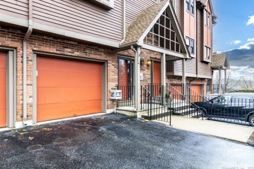 213 Town St, Norwich, CT 06360-2133