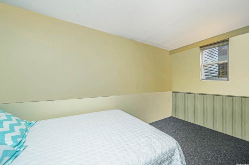 5 Victoria Rd, Babylon NY  11703-1406 exterior