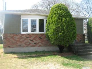 341 51st St, North Lindenhurst, NY 11757-1655