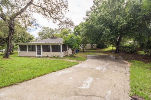 121 C St, West Frost Proof, FL 33843-1811