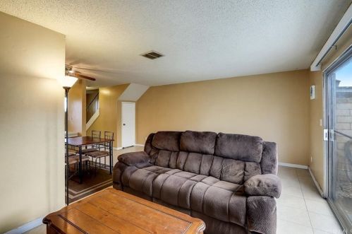 8212 Santa Inez Dr, Buena Park, CA 90620-3152