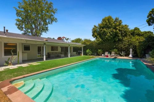 4262 Lemp Ave, North Hollywood CA  91604-2811 exterior