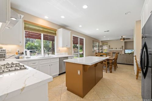 39601 Parkview Dr, Temecula CA  92591-7229 exterior