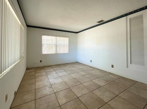 5260 48th Ave, Saint Petersburg, FL 33709-3834