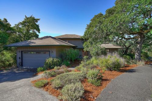 4742 Woodview Dr, Santa Rosa, CA 95405-8748