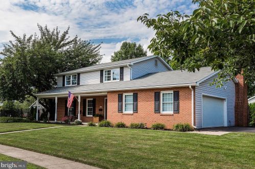 3 Blaine Ave, Bareville, PA 17540-1432
