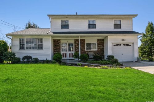22 Eldorado Dr, Elwood, NY 11731-5618