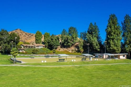 19032 Avenue Of The Oaks, Santa Clarita CA  91321-1444 exterior