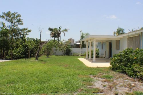 32 Fairview Blvd, Fort Myers Beach FL  33931-4565 exterior