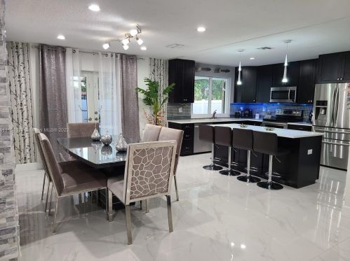 7791 38th St, Hollywood, FL 33024-8403