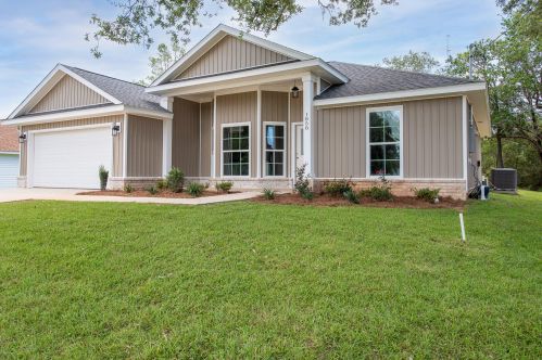 6917 Datura St, Milton, FL 32570-3249