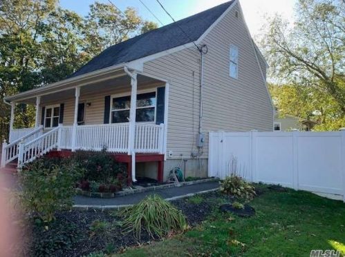112 Southaven Ave, Manor Park, NY 11950-3929